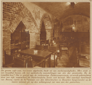 300183 Interieur van het café-restaurant De Raadskelder (Stadhuisbrug 1) te Utrecht.